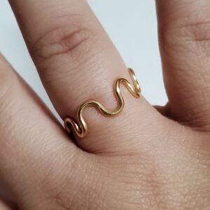 Elegant Gold Wavy Line Adjustable Ring